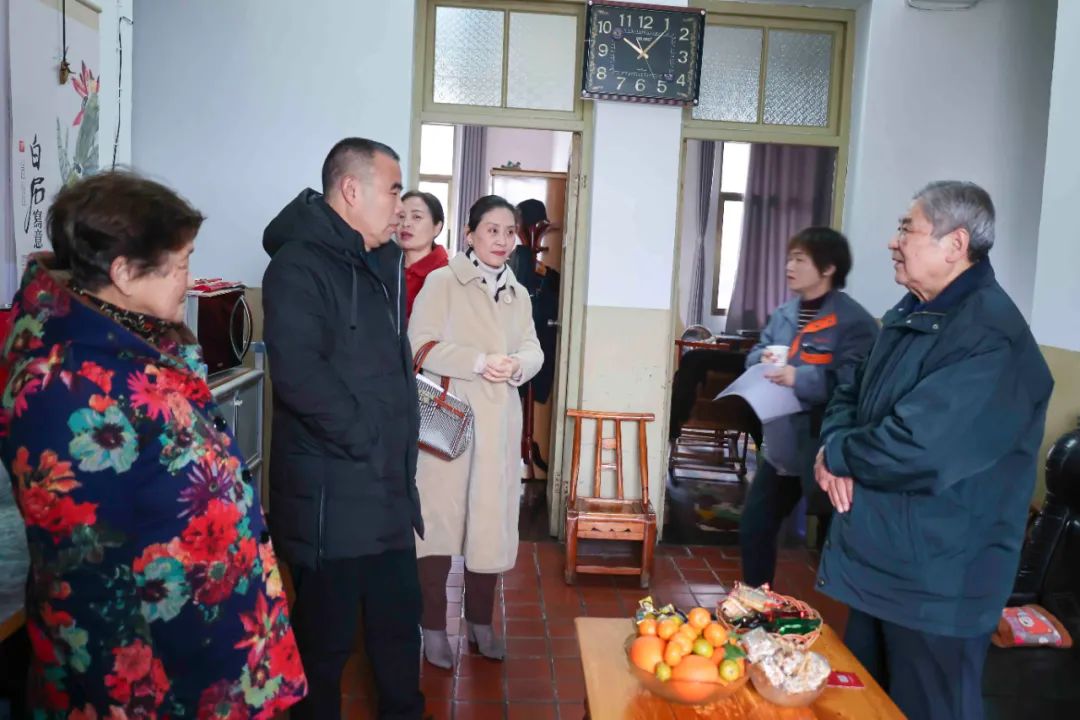 看望劉老.jpg 看望劉老.jpg